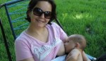 Raquel Godoi amamenta seu filho João, hoje com 11 meses Imagem Arquivo Pessoal/Raquel Godoi