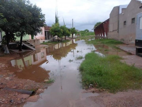 moradores esgoto