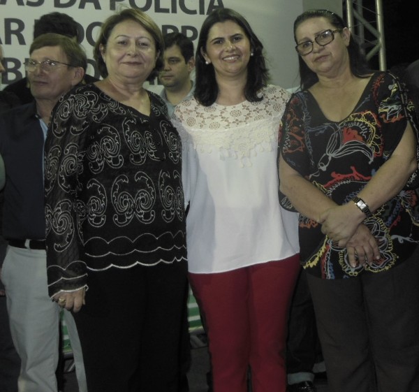 prefeita em solenidade pm