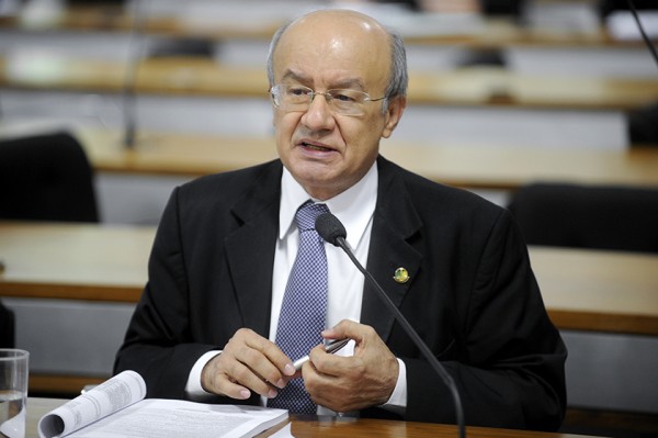 pimentel defednde uso