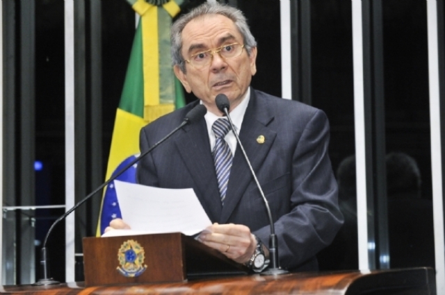 O senador-Raimundo-Lira--PMDBPB--ou7xq22172121