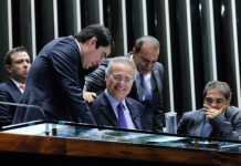 Renan faz três sessões em um dia para viabilizar votação da PEC do teto de gastos