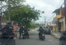 Equipe do RAIO da Polícia Militar faz abordagens nas ruas de Caucaia