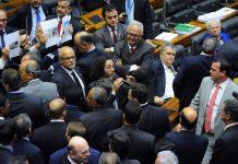 Deputados batem boca na Câmara sobre exposição de diversidade sexual no RS