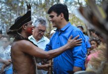 Prefeito Naumi Amorim participa da abertura da Feira Cultural dos índios Tapeba