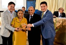 PREFEITO E VICE PARTICIPAM DA ENTREGA DE COMENDA ZILDA ARNS E MULHER NOTA 10 EM SESSÃO SOLENE NA CÂMARA DE VEREADORES