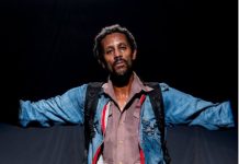 Ator do Bando do Teatro Olodum é baleado em ação policial em Salvador; instituição diz que ele foi confundido com assaltante.