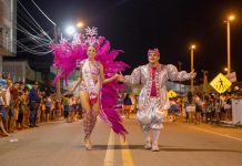 Em Várzea Alegre, Império Cadenciando encanta com desfile criativo falando de temáticas sociais.