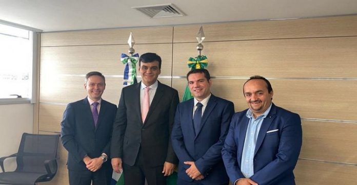 Prefeito de Caucaia mantém audiência com diretoria da CAF em Brasília