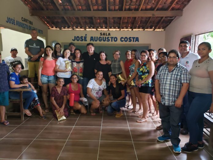Prefeito participou de reunião com os moradores das Caraíbas e recebeu reivindicações1