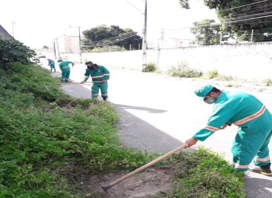 Prefeitura de Caucaia retira cerca de 40 toneladas de resíduos de capinação do bairro Padre Romualdo