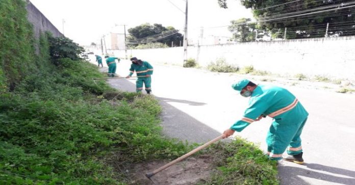 Prefeitura retira cerca de 40 toneladas de resíduos de capinação do bairro Padre Romualdo
