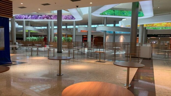 Praca-de-alimentac-o-em-shopping