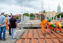 Prefeito Zé Helder visita obras do Novo Mercado Público de Várzea Alegre