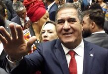 Deputado Luiz Gastão comemora aprovação do projeto de resolução que cria cinco comissões permanentes.