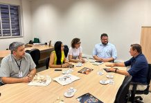 Prefeito de Várzea Alegre se reúne com representantes da UFCA para discutir parcerias educacionais