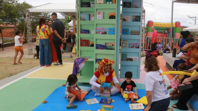 28 10 2025 Leitura na Praca 01 (2)