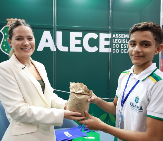 Alece participa da Expolog e destaca ações de sustentabilidade do Legislativo