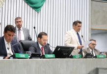 Alece aprova dois projetos de autoria da Mesa Diretora da Casa.