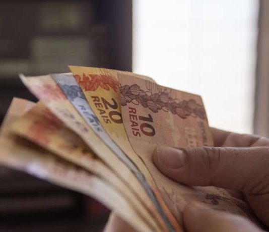 Governo do Ceará antecipa primeira parcela do 13° dos servidores para 3 de junho.