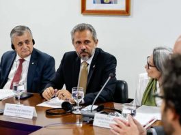 Com obras avançadas, governador Elmano de Freitas discute, em Brasília, próximas etapas do mega data center do TikTok