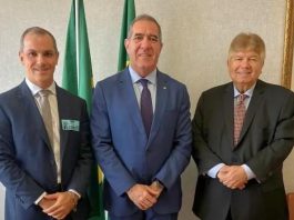 Em Brasília: O deputado Luiz Gastão reuniu-se com o presidente da ABREMA, Pedro Maranhão, e o superintendente da entidade, André Galvão.