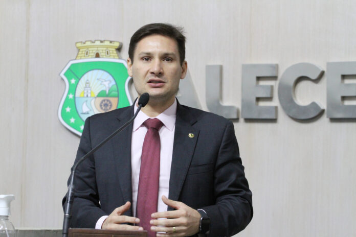 03-05-2023-Dep.-Marcos-Sobreira-PDT-Plenario-Foto-Paulo-Rocha-5--scaled